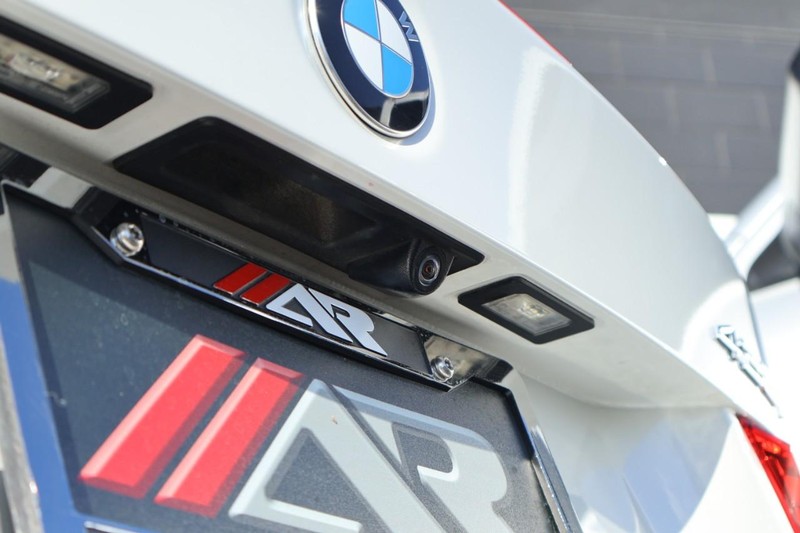 BMW 4 Series Vehicle Full-screen Gallery Image 08