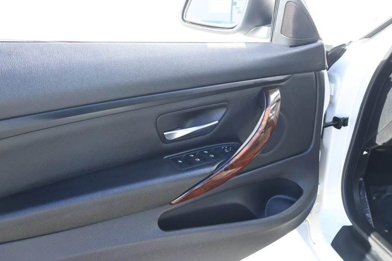 BMW 4 Series Vehicle Full-screen Gallery Image 16