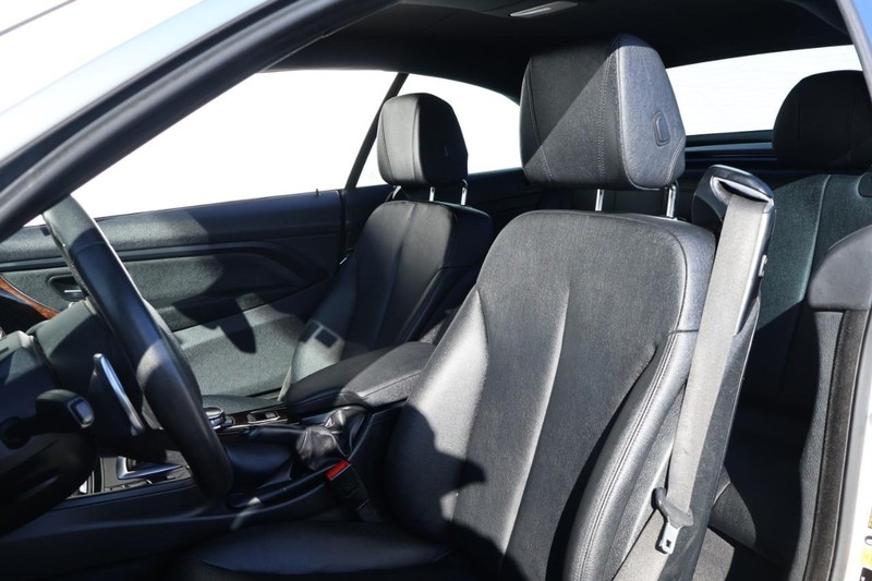 BMW 4 Series Vehicle Full-screen Gallery Image 21