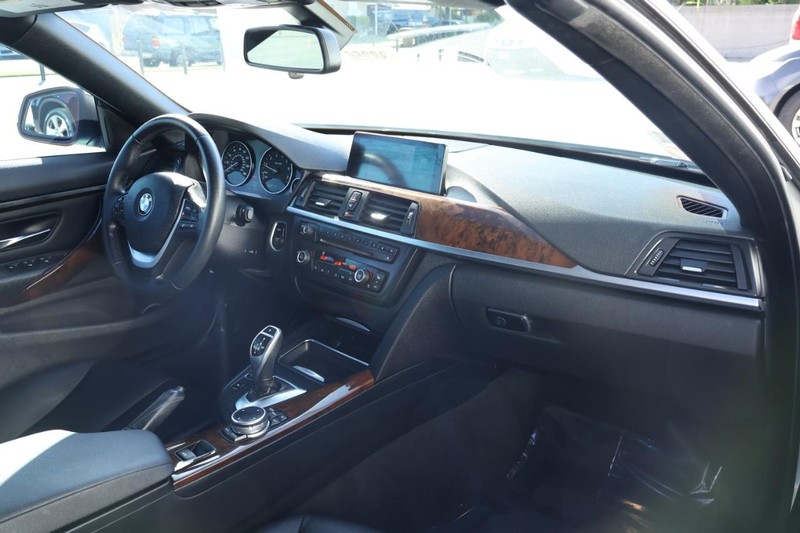 BMW 4 Series Vehicle Full-screen Gallery Image 24