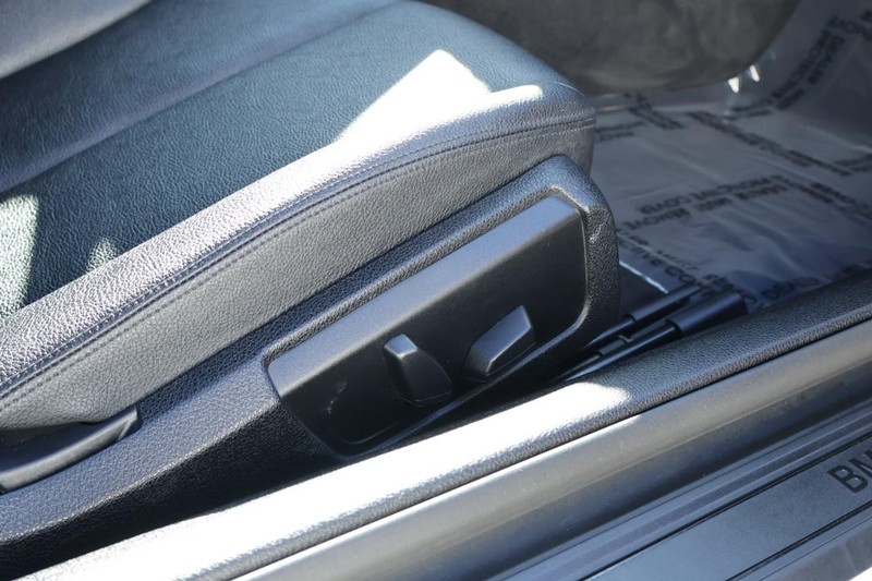 BMW 4 Series Vehicle Full-screen Gallery Image 25