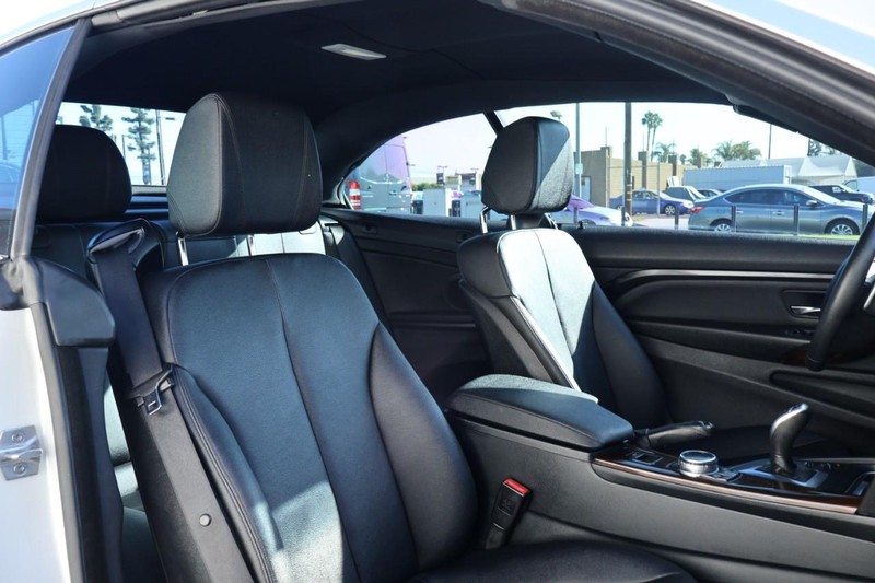 BMW 4 Series Vehicle Full-screen Gallery Image 26