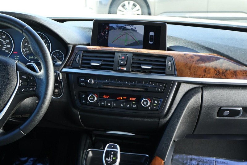 BMW 4 Series Vehicle Full-screen Gallery Image 34