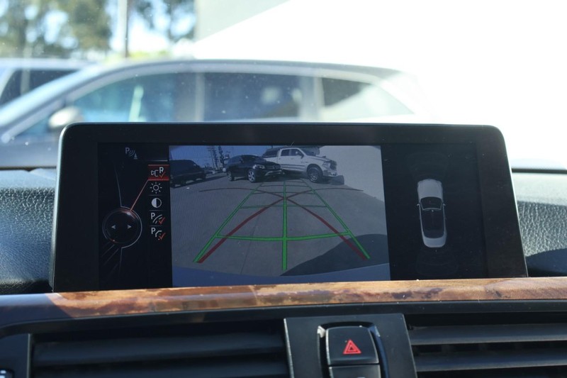 BMW 4 Series Vehicle Full-screen Gallery Image 37