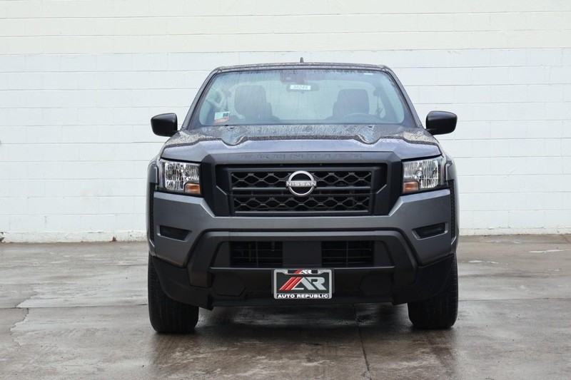 Nissan Frontier Vehicle Full-screen Gallery Image 03