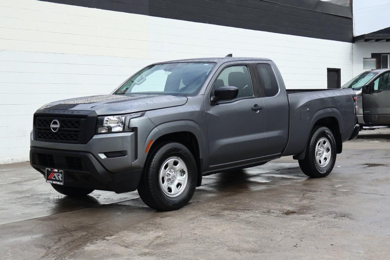 Nissan Frontier Vehicle Full-screen Gallery Image 12