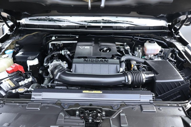 Nissan Frontier Vehicle Full-screen Gallery Image 13