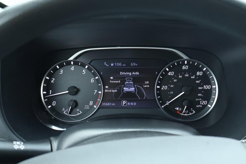 Nissan Frontier Vehicle Full-screen Gallery Image 25