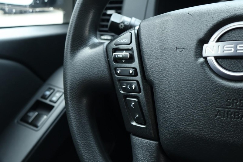 Nissan Frontier Vehicle Full-screen Gallery Image 27