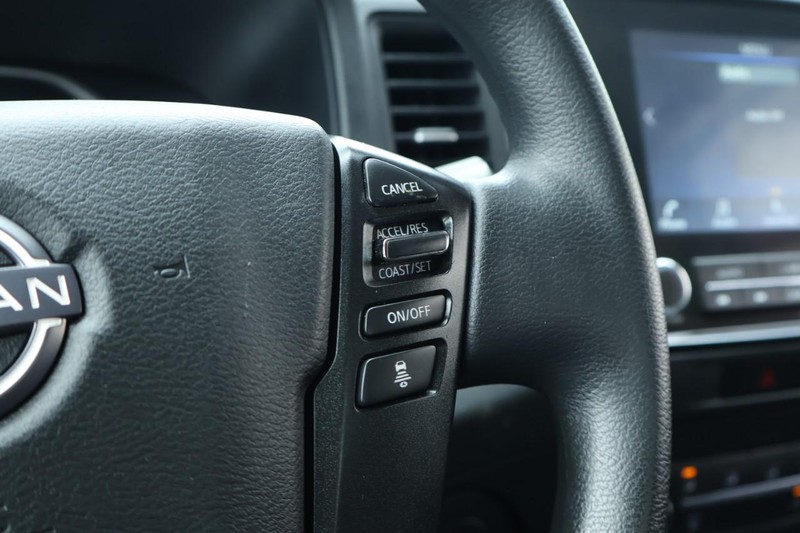 Nissan Frontier Vehicle Full-screen Gallery Image 28