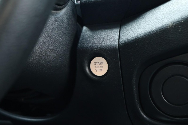 Nissan Frontier Vehicle Full-screen Gallery Image 29