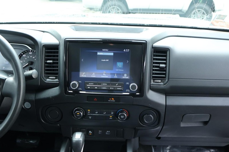 Nissan Frontier Vehicle Full-screen Gallery Image 30