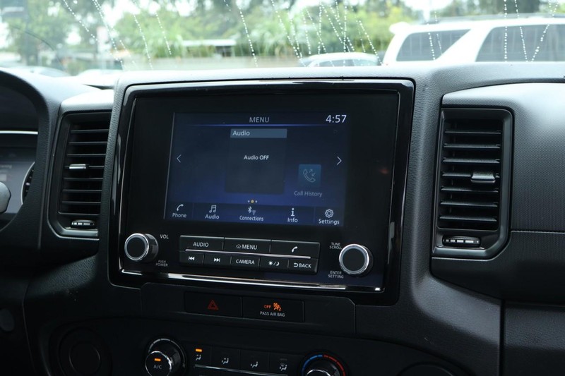 Nissan Frontier Vehicle Full-screen Gallery Image 31