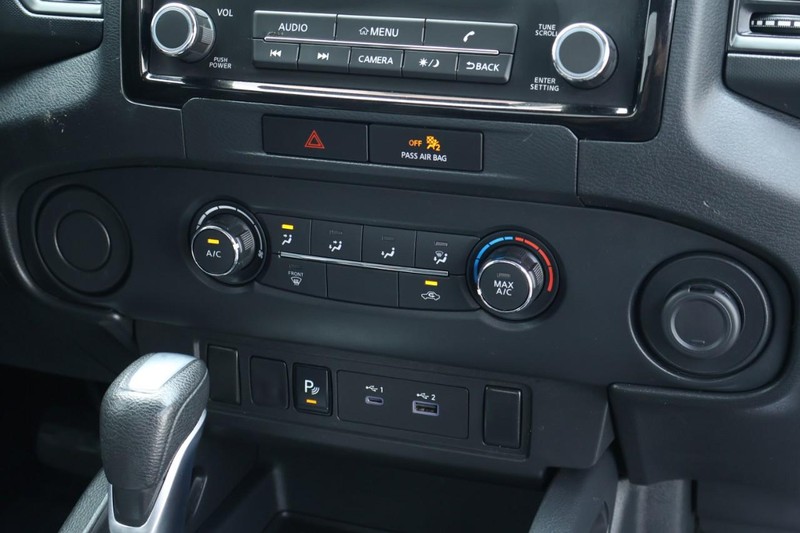 Nissan Frontier Vehicle Full-screen Gallery Image 33