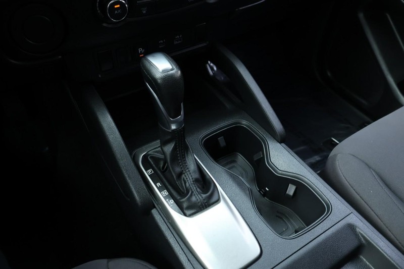 Nissan Frontier Vehicle Full-screen Gallery Image 34