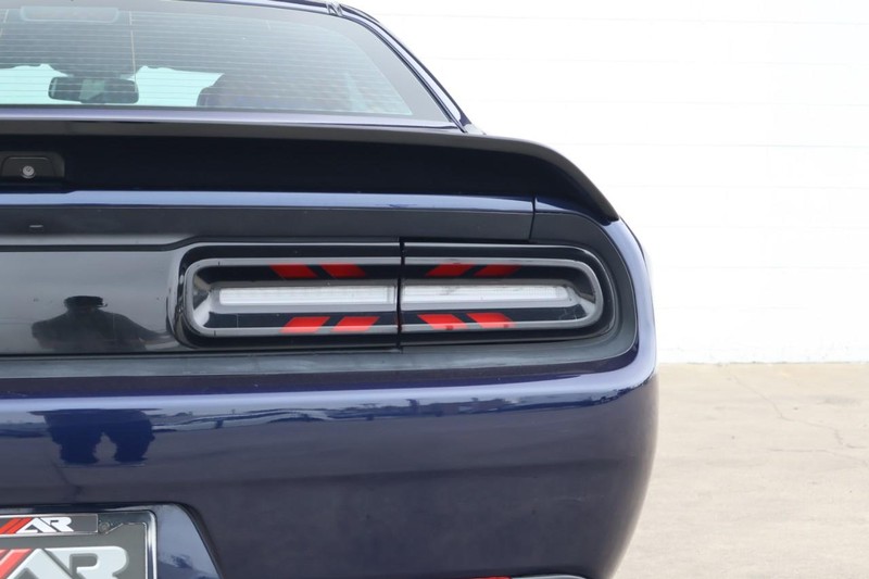 Dodge Challenger Vehicle Full-screen Gallery Image 07