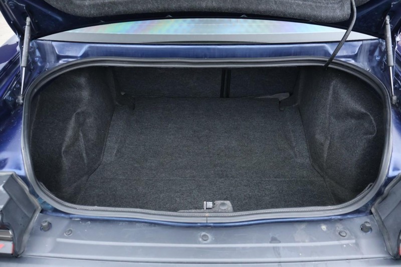 Dodge Challenger Vehicle Full-screen Gallery Image 09