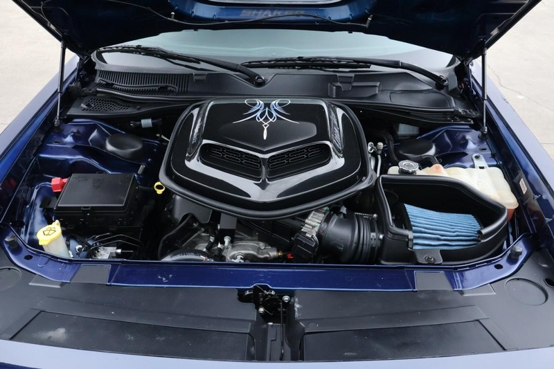 Dodge Challenger Vehicle Full-screen Gallery Image 14