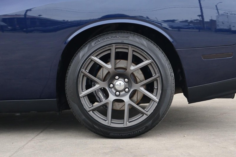 Dodge Challenger Vehicle Full-screen Gallery Image 15