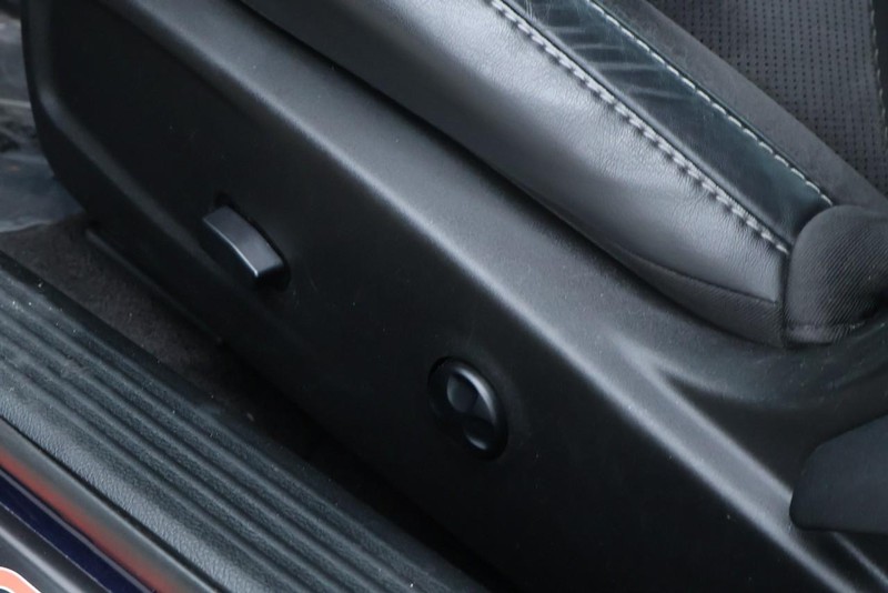 Dodge Challenger Vehicle Full-screen Gallery Image 20