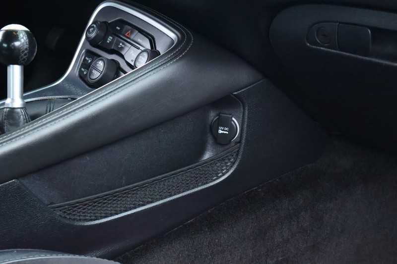 Dodge Challenger Vehicle Full-screen Gallery Image 25