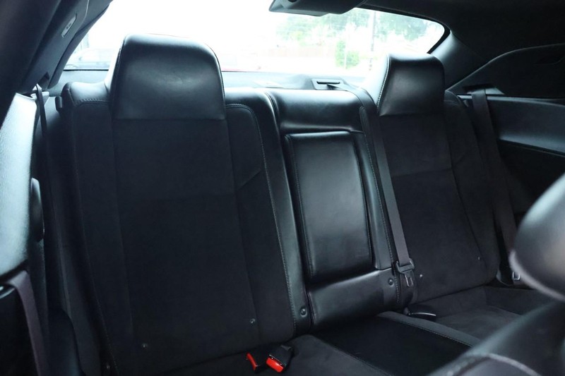 Dodge Challenger Vehicle Full-screen Gallery Image 27