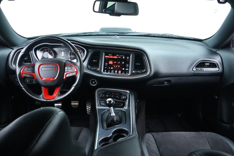 Dodge Challenger Vehicle Full-screen Gallery Image 28