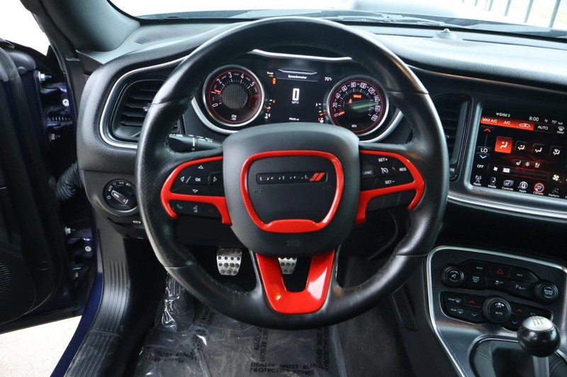 Dodge Challenger Vehicle Full-screen Gallery Image 30