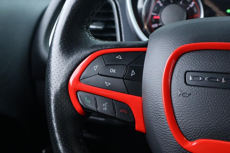 Dodge Challenger Vehicle Full-screen Gallery Image 31