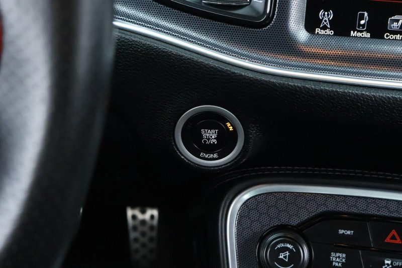 Dodge Challenger Vehicle Full-screen Gallery Image 33