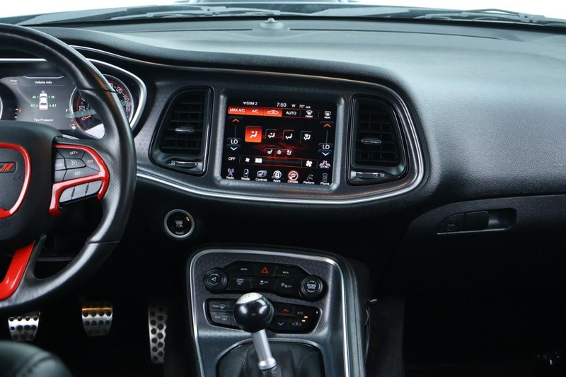 Dodge Challenger Vehicle Full-screen Gallery Image 34