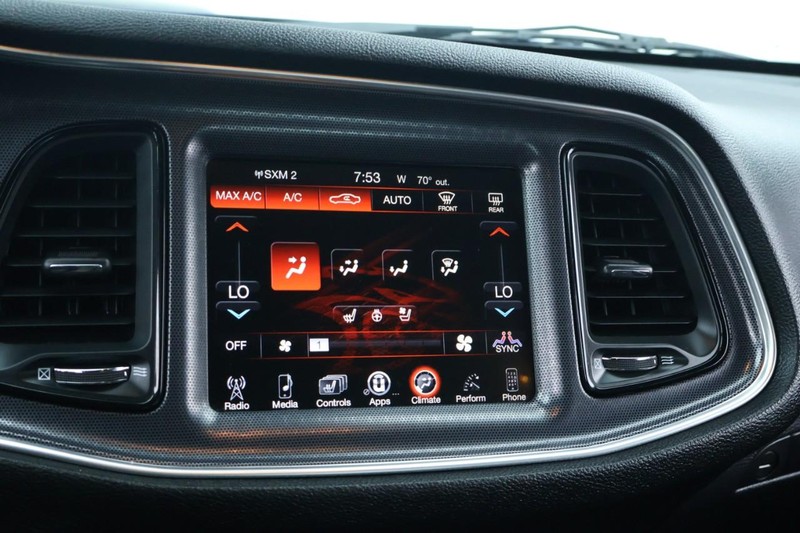 Dodge Challenger Vehicle Full-screen Gallery Image 35