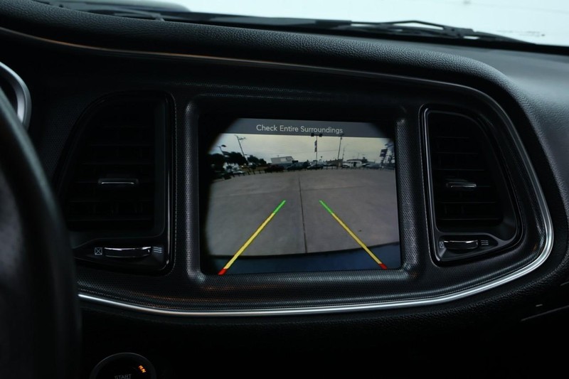 Dodge Challenger Vehicle Full-screen Gallery Image 36