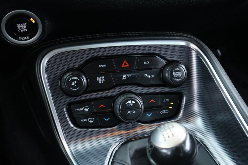 Dodge Challenger Vehicle Full-screen Gallery Image 37