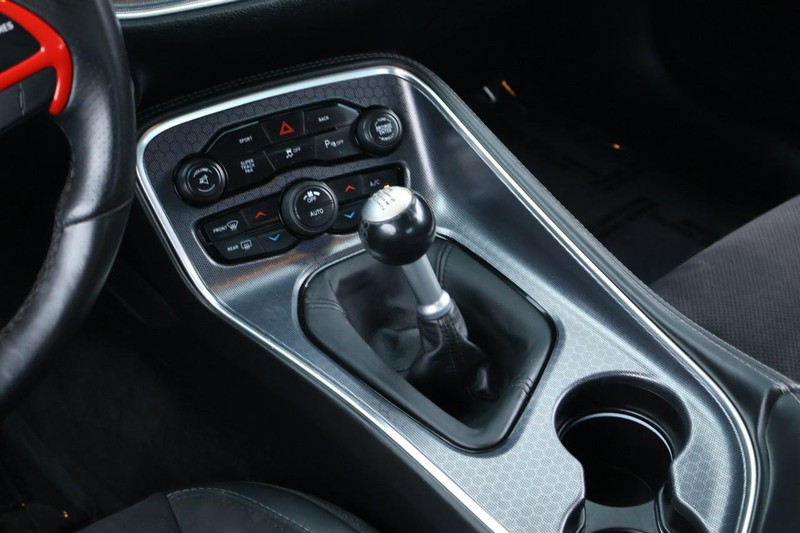 Dodge Challenger Vehicle Full-screen Gallery Image 38