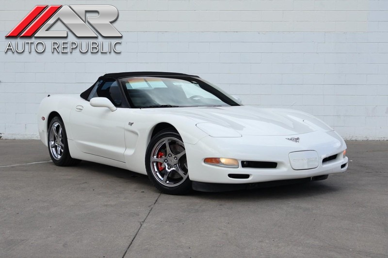 Chevrolet Corvette Vehicle Full-screen Gallery Image 01