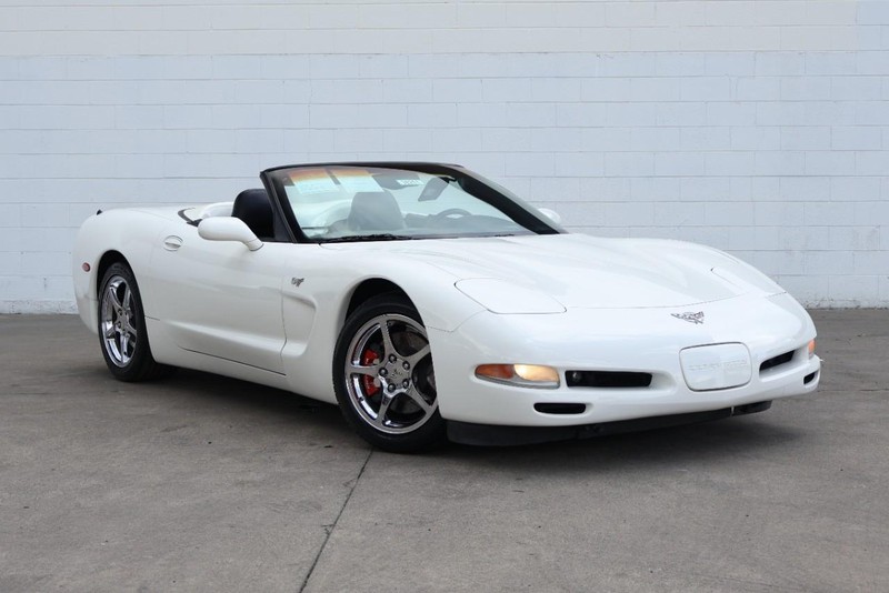 Chevrolet Corvette Vehicle Full-screen Gallery Image 02