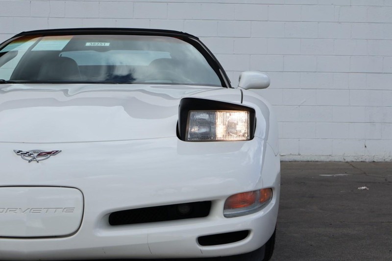 Chevrolet Corvette Vehicle Full-screen Gallery Image 04