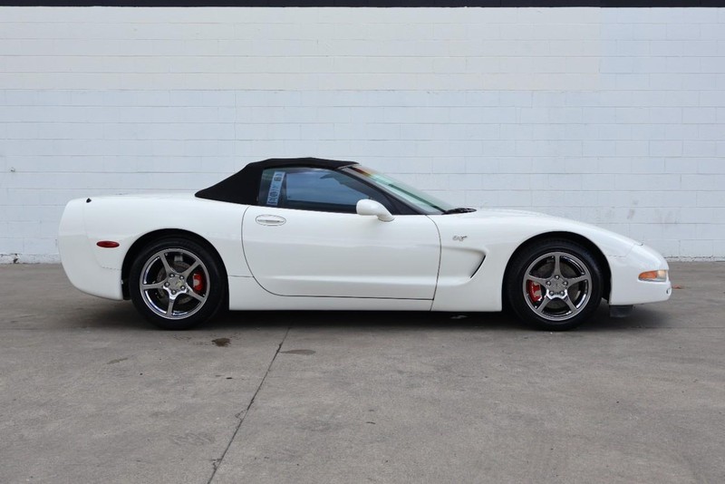 Chevrolet Corvette Vehicle Full-screen Gallery Image 05