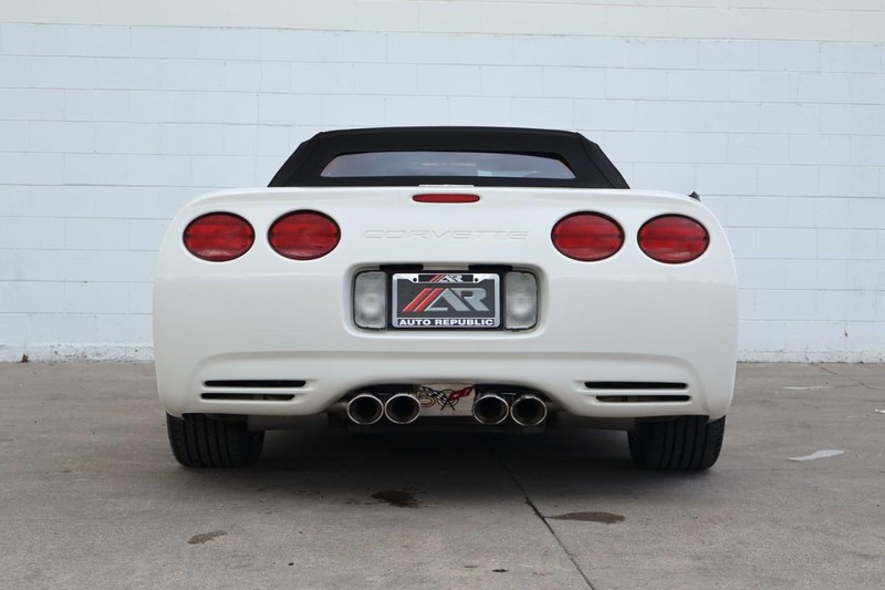 Chevrolet Corvette Vehicle Full-screen Gallery Image 07