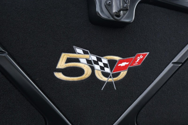 Chevrolet Corvette Vehicle Full-screen Gallery Image 10