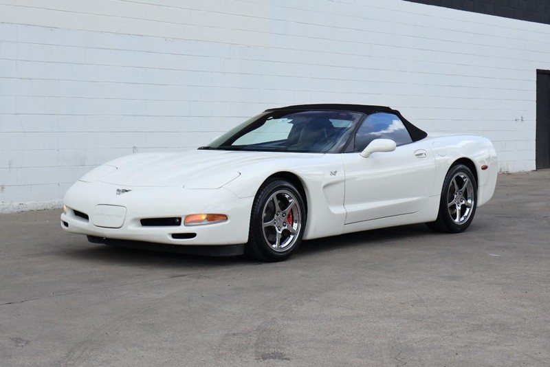 Chevrolet Corvette Vehicle Full-screen Gallery Image 13