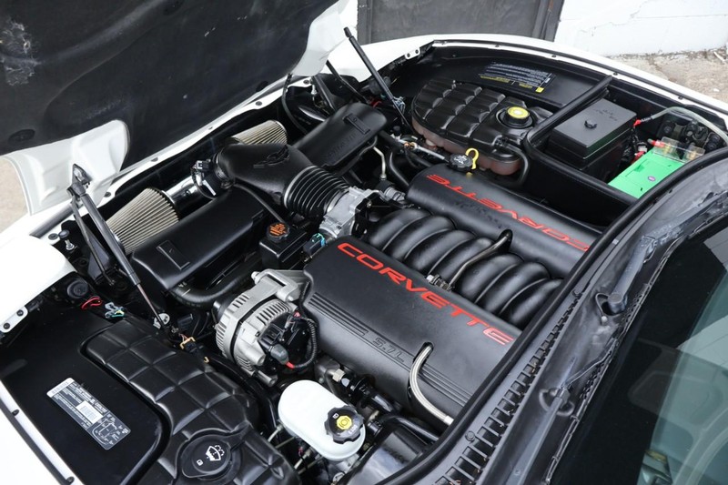 Chevrolet Corvette Vehicle Full-screen Gallery Image 14