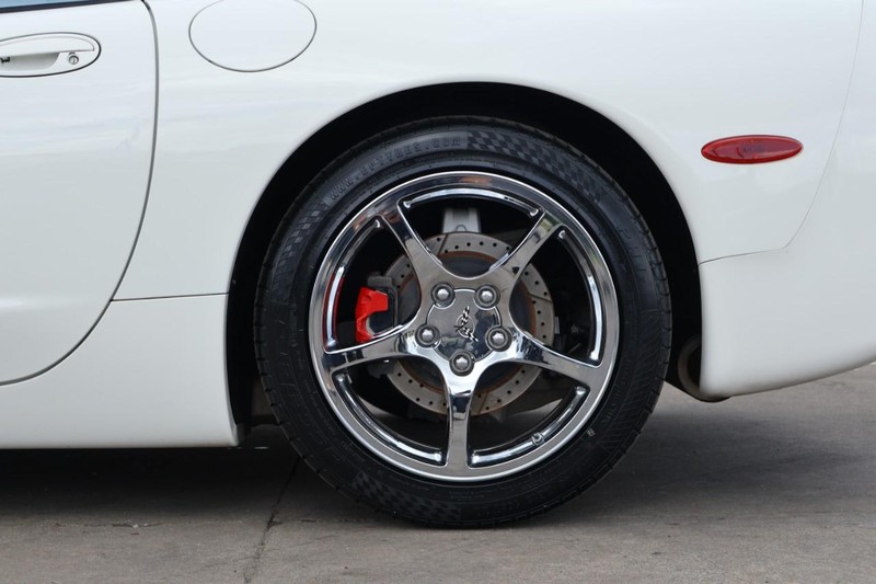 Chevrolet Corvette Vehicle Full-screen Gallery Image 15