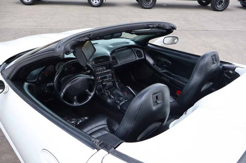 Chevrolet Corvette Vehicle Full-screen Gallery Image 18