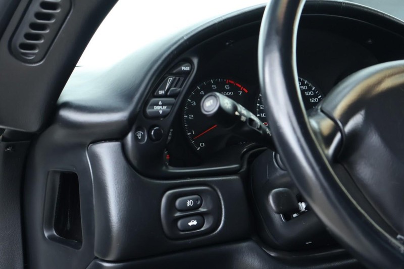 Chevrolet Corvette Vehicle Full-screen Gallery Image 20