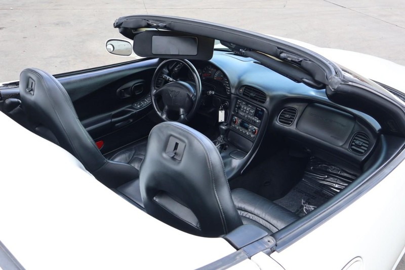 Chevrolet Corvette Vehicle Full-screen Gallery Image 23