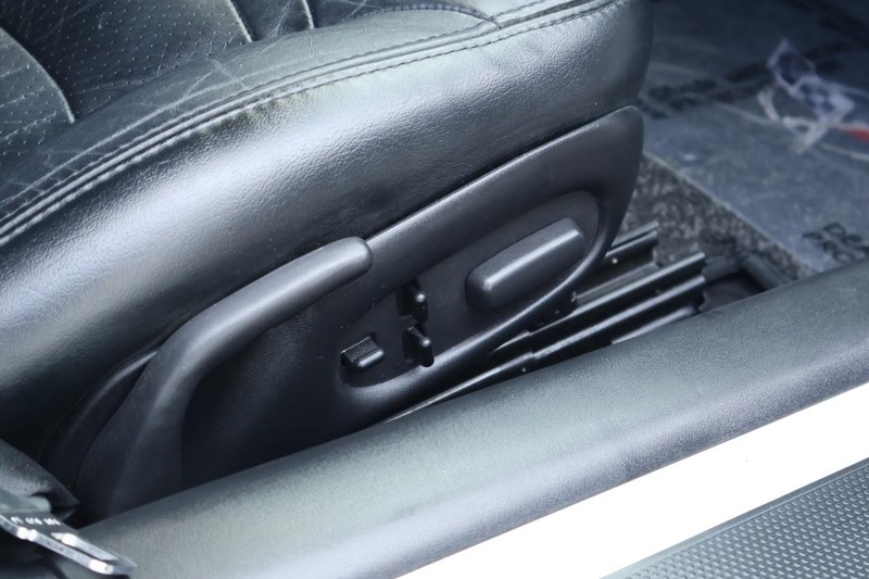 Chevrolet Corvette Vehicle Full-screen Gallery Image 25