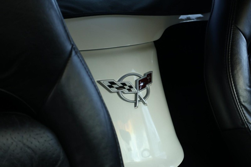 Chevrolet Corvette Vehicle Full-screen Gallery Image 27