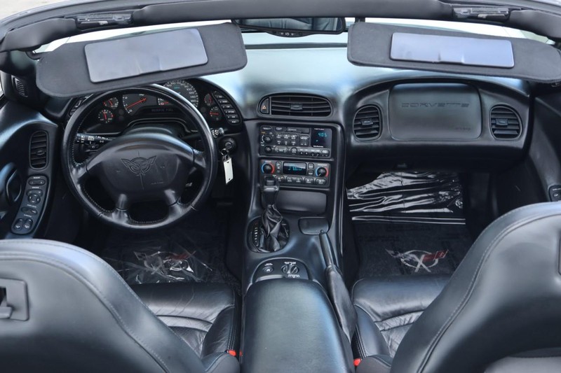 Chevrolet Corvette Vehicle Full-screen Gallery Image 29